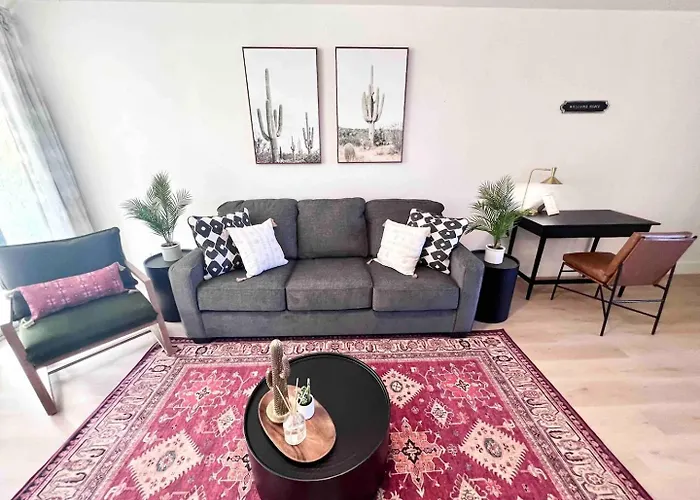 Heated Pool & Hot Tub-walk To Old Town Condo! Scottsdale