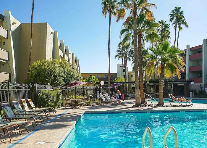 Holiday home Heated Pool & Hot Tub-walk To Old Town Condo! Scottsdale