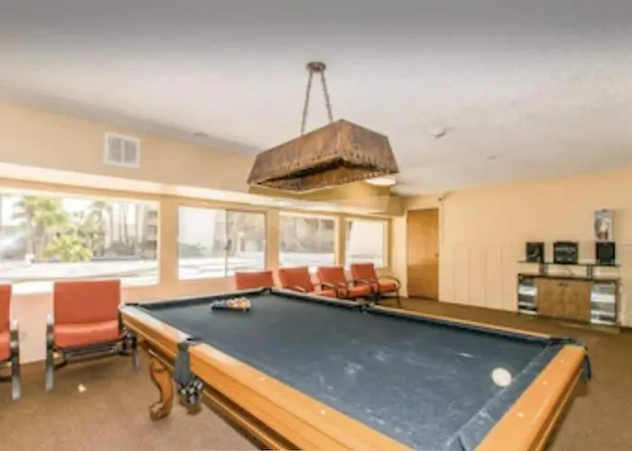 Holiday home Heated Pool & Hot Tub-walk To Old Town Condo! *