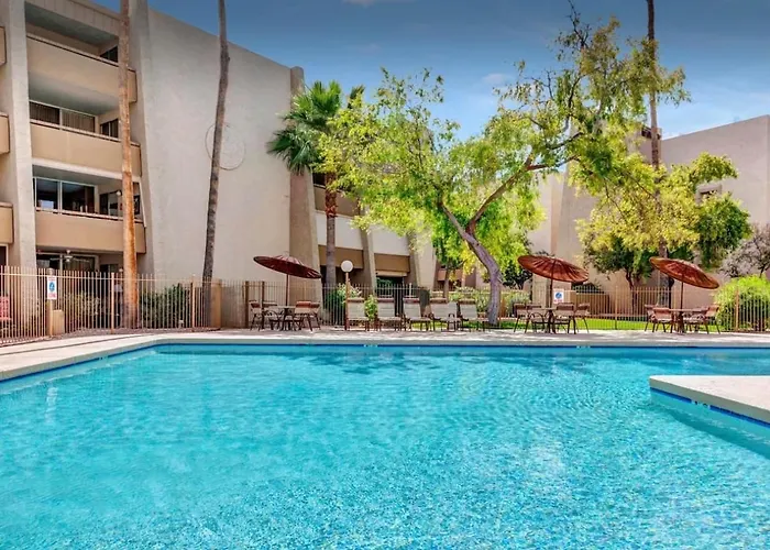 Heated Pool & Hot Tub-walk To Old Town Condo! Holiday home