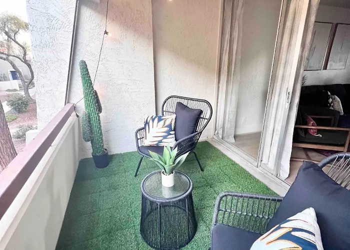 Heated Pool & Hot Tub-walk To Old Town Condo! * Scottsdale