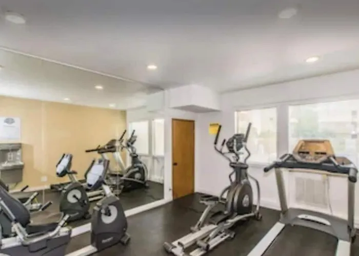 Heated Pool & Hot Tub-walk To Old Town Condo! Holiday home Scottsdale