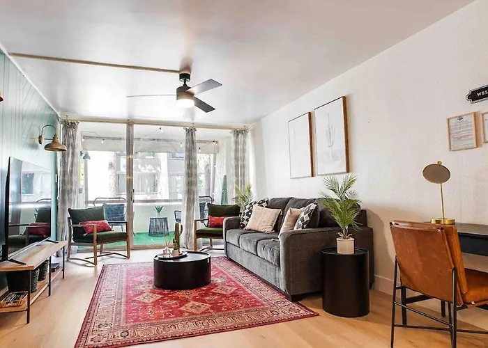 Heated Pool & Hot Tub-walk To Old Town Condo! *