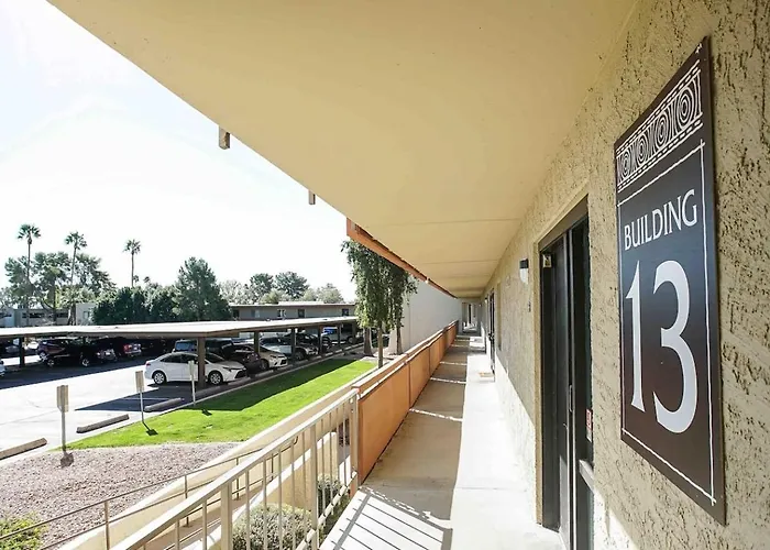 Heated Pool & Hot Tub-walk To Old Town Condo! Scottsdale