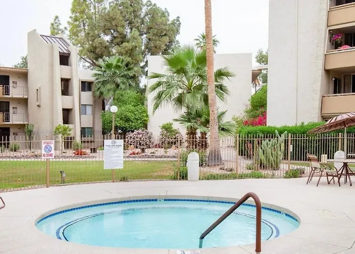 Holiday home Heated Pool & Hot Tub-walk To Old Town Condo! Scottsdale