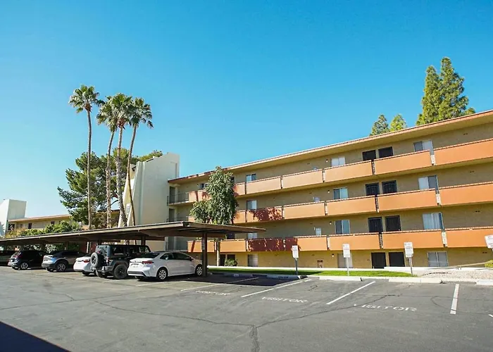 Heated Pool & Hot Tub-walk To Old Town Condo! Holiday home