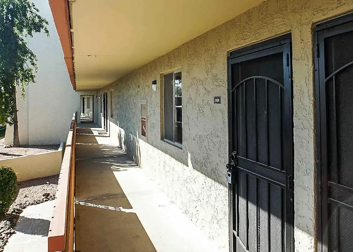 Heated Pool & Hot Tub-walk To Old Town Condo! Holiday home