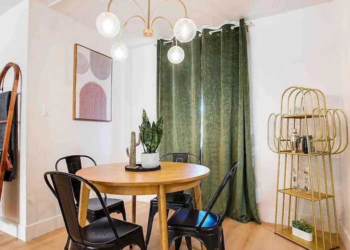 Heated Pool & Hot Tub-walk To Old Town Condo!